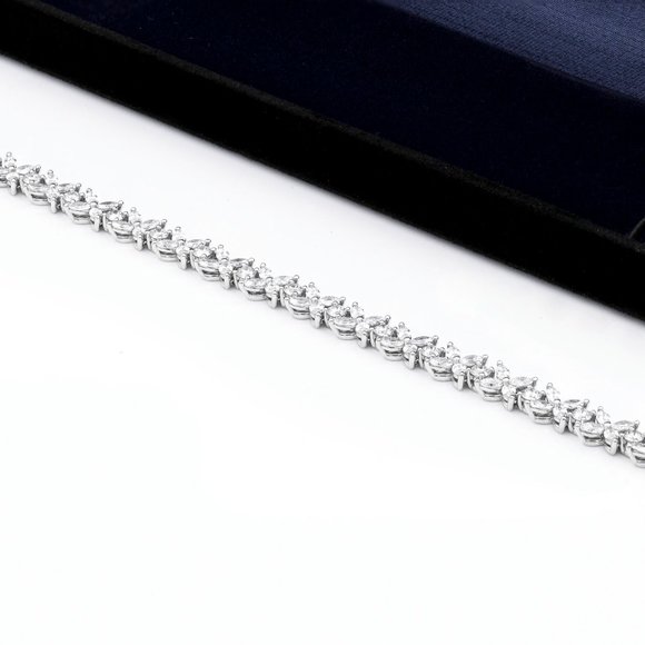 Tiffany & Co. Victoria Cluster Bracelet in Platinum with Diamonds - Picture 3 of 4